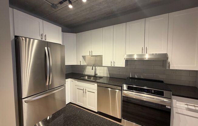 1 bed, 1 bath, 681 sqft, $2,425, Unit 952-303