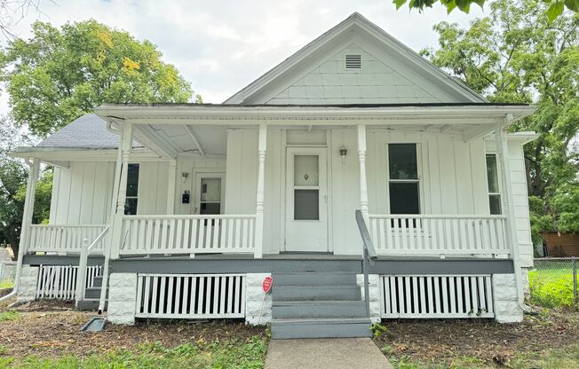 Stunning 2-Bedroom Home with Oversized Garage and Central Location