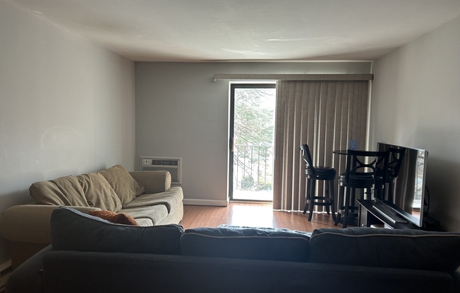 1 bed, 1 bath, 756 sqft, $2,100, Unit 208