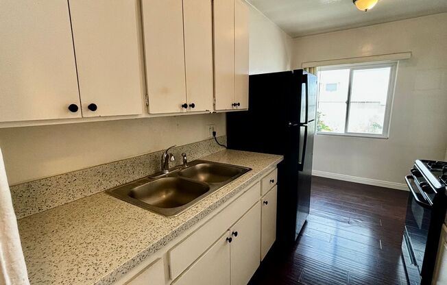 Bright and Spacious 1 Bed/1 Bath Pacific Beach/North Crown Point