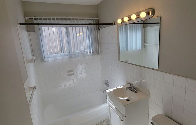 Studio, 1 bath, 406 sqft, $875, Unit 3