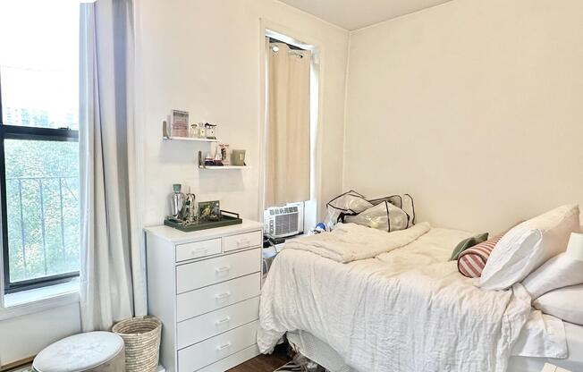 215 E 4 ST