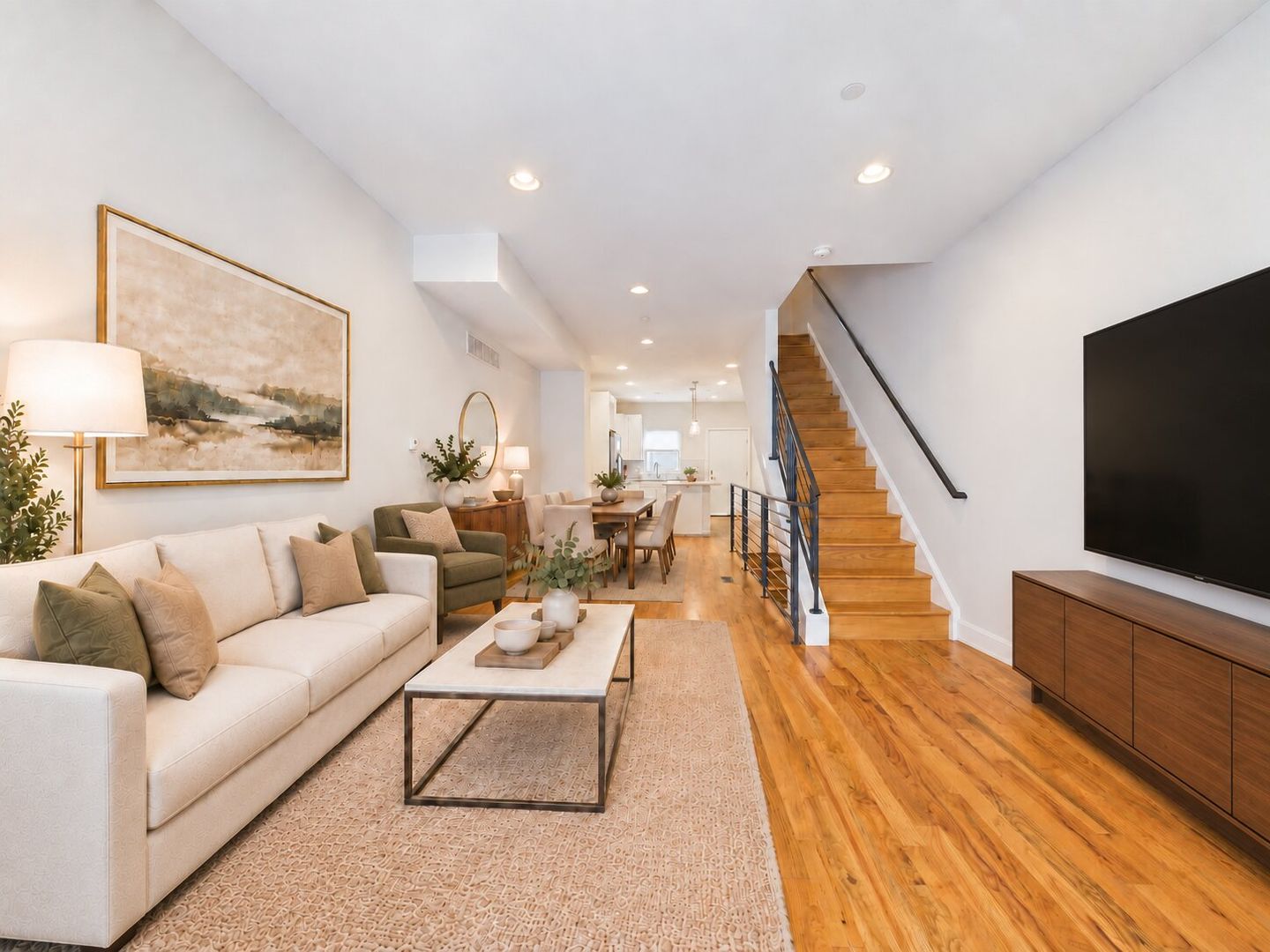 BEAUTIFUL BRIGHT 3 BED 2.5 BATH HOME WITH PARKING AVAILABLE NOW