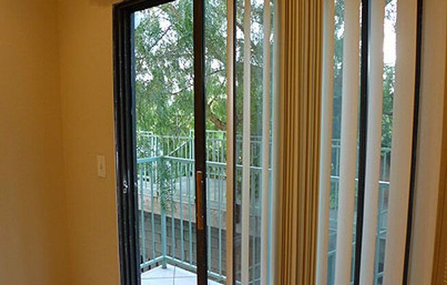 2 beds, 2 baths, 930 sqft, $2,550, Unit 208