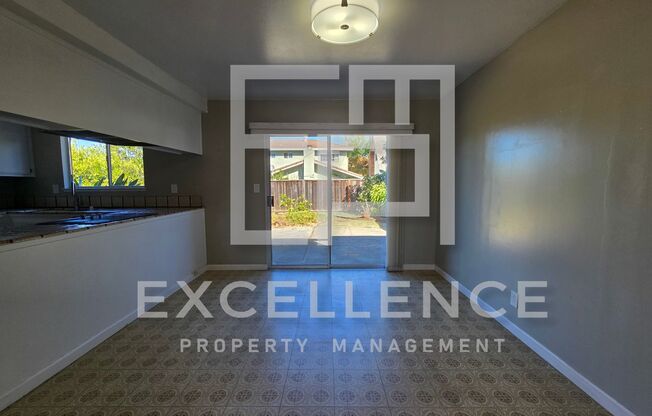 2 Story 4/2 + Office, Hwf, Pets Negotiable, Walk to Park - AVAILABLE AUGUST 15TH