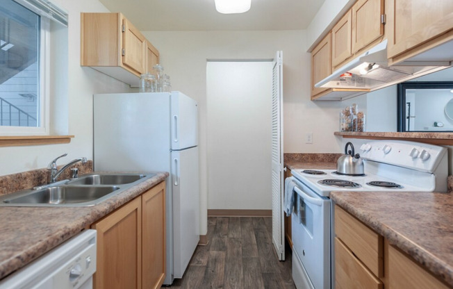 2 beds, 2 baths, 906 sqft, $1,600, Unit FF-260