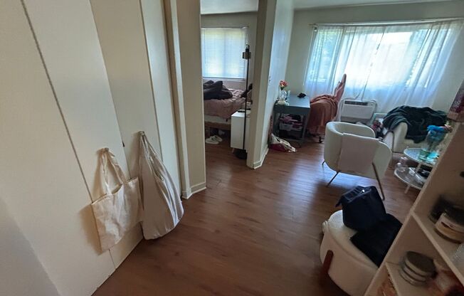 1 bed, 1 bath, $895, Unit 216