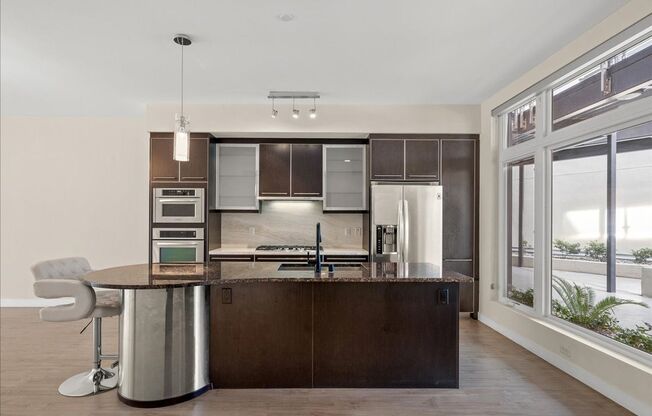 Serene Resort Community, 2 bd, 2 bth, 2 Story Gym, Rooftop Deck, 4 Pools