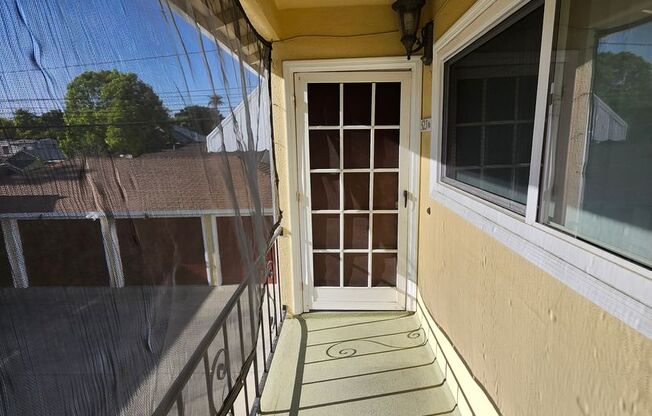 Beautilful 1-bedroom Upstairs Apartment in Pomona