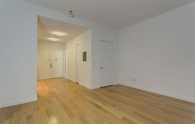 Studio, 1 bath, 475 sqft, $3,300, Unit 20L