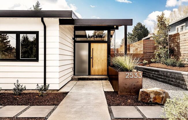 1955 Mid-Century Modern extensively designed & remodeled in 2020