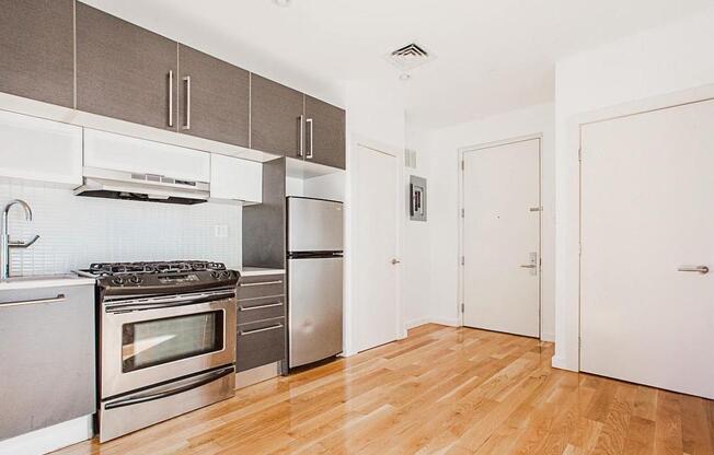 25 MONTROSE AVE