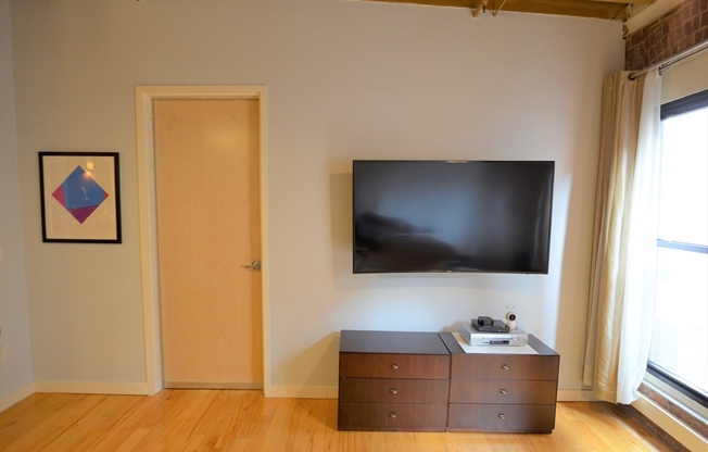 3 beds, 2 baths, 1,620 sqft, $6,200, Unit 4E