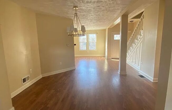 Beautiful Mt Washington 2 Bed Townhouse Available in June!