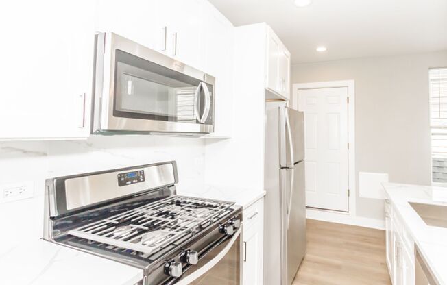 Beautiful Top Floor Pilsen 1 Bedroom