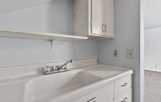 Studio, 1 bath, 420 sqft, $895, Unit 2