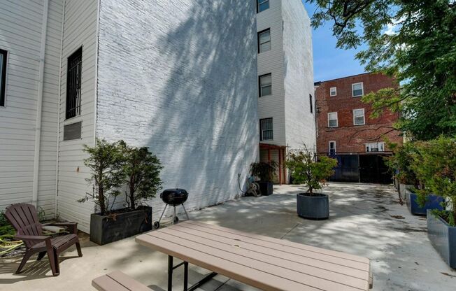 Studio, 1 bath, 430 sqft, $1,000, Unit Unit #11