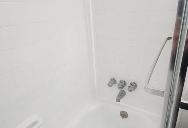 1 bed, 1 bath, 560 sqft, $1,350, Unit 1350-28