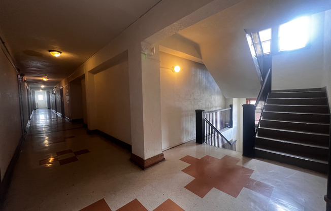 Studio, 1 bath, 450 sqft, $945, Unit 414