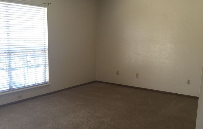 1 bed, 1 bath, 750 sqft, $595, Unit 409