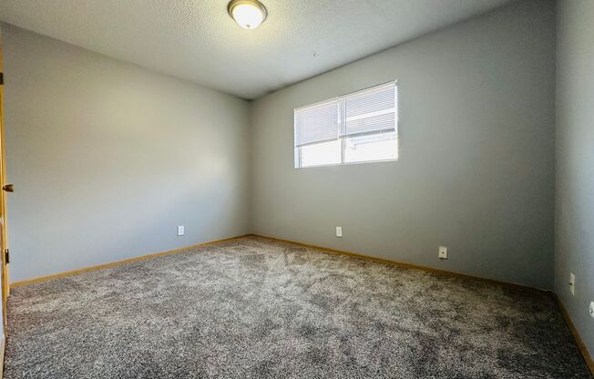 2 beds, 1 bath, 800 sqft, $950, Unit 10