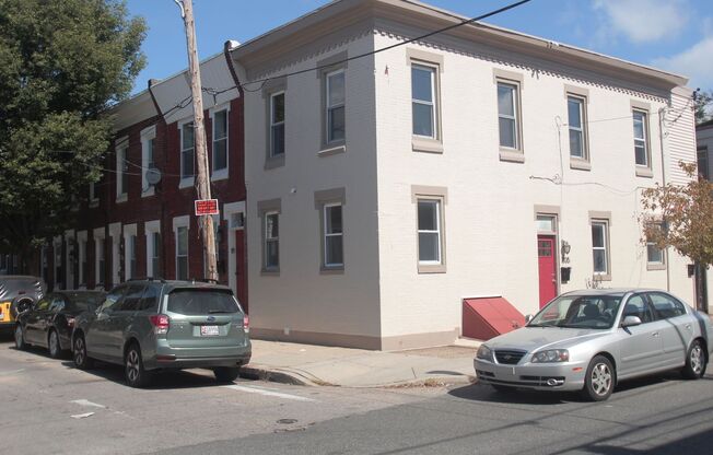1835 Moore: Newly Renovated!!!!