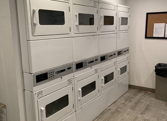 1 bed, 1 bath, 725 sqft, $3,000, Unit 44