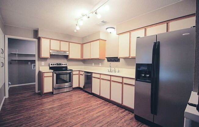 3 BD 2 BA AVAILABLE NOW!! NEAR LOOKOUT RD