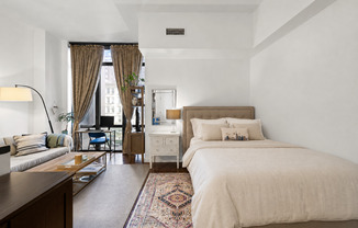 101 W 24 ST