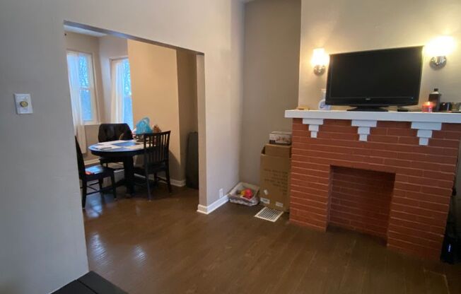 AVAILABLE MAY 2026  - 2.5 Bedroom Home in Mt Washington w/ Fenced In Yard!