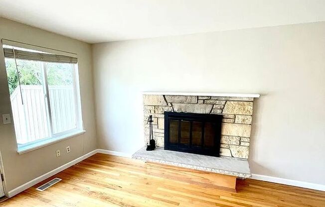 Beautiful Mid-Century four-bedroom Shoreline