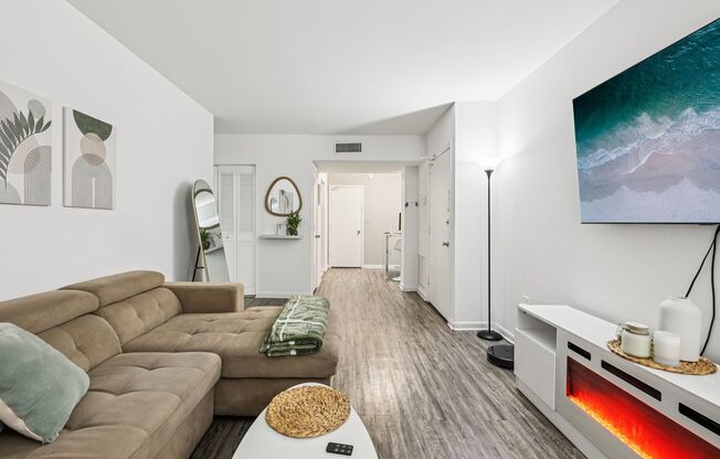 1 bed, 1 bath, 850 sqft, $1,850, Unit 01_408