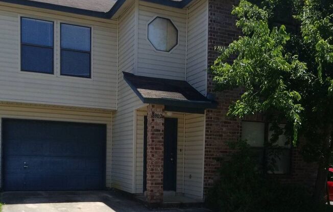 8902 BREEZEFIELD