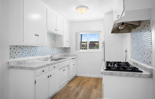 2 beds, 1 bath, 800 sqft, $1,900, Unit 7