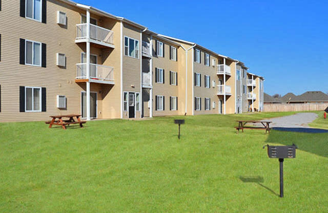 Picnic and BBQ at Ross Estates  Apartments,MRD Conventional, Lawton, 73505