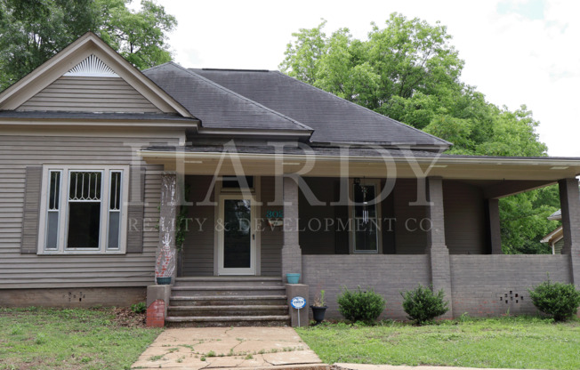 302 E 8th Street
