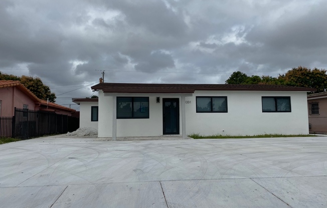 1331 W 33 ST