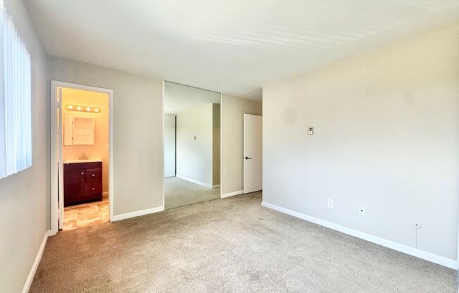 Beautiful 2Bd/1.5Ba Unit With Garage Parking Located In UTC!