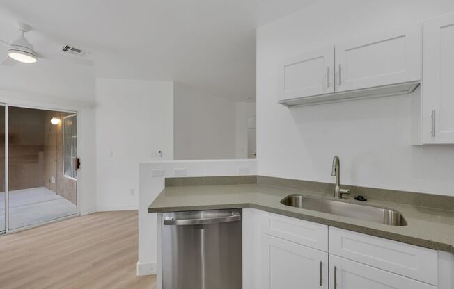 3 beds, 2 baths, $1,700, Unit # 2061