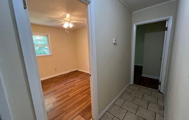 3 beds, 1 bath, $1,100, Unit Apt B