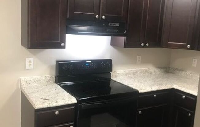 2 beds, 1 bath, 845 sqft, $1,335, Unit 605-F