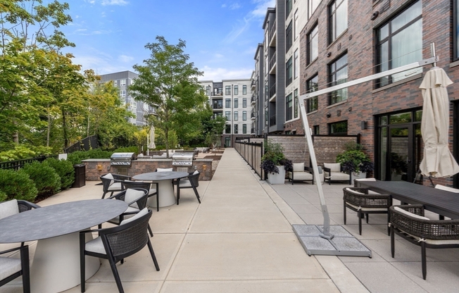 2 beds, 2 baths, 1,024 sqft, $4,000, Unit 725