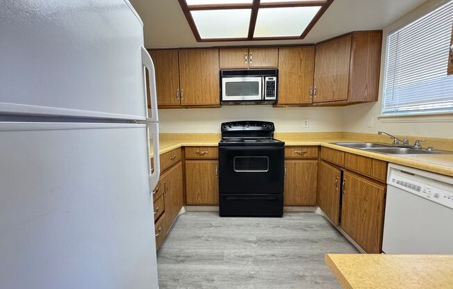 2 beds, 2 baths, $995, Unit # #H 1