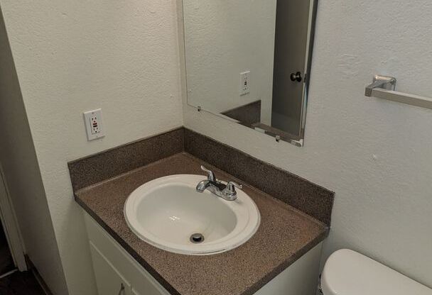 2 beds, 2 baths, 900 sqft, $1,525, Unit #24