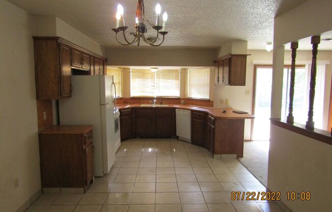 3 beds, 2 baths, $1,125