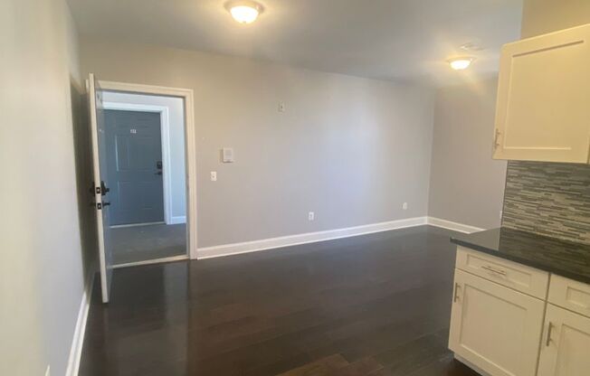 1 bed, 1 bath, 700 sqft, $1,495, Unit 1416-3R