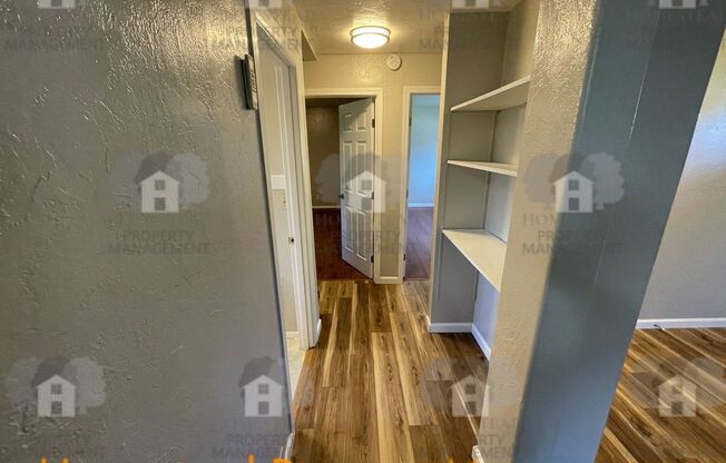 Cute as a button! Two blocks from WOU and Historical downtown Monmouth!