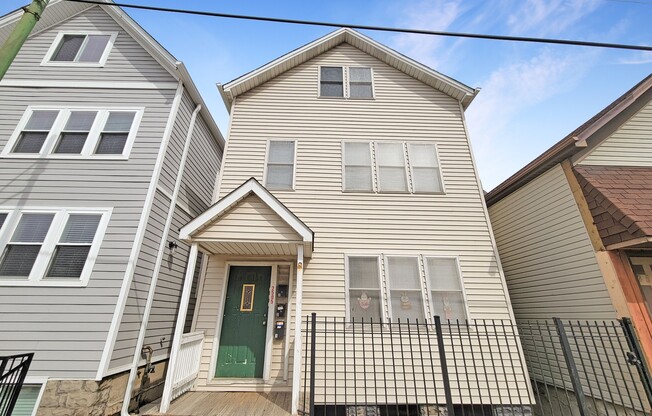 2505 N CLYBOURN AVE