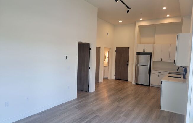 1 bed, 1 bath, 661 sqft, $1,690, Unit #412