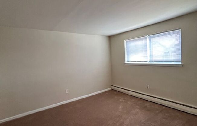 1 bed, 1 bath, 550 sqft, $1,250, Unit H09